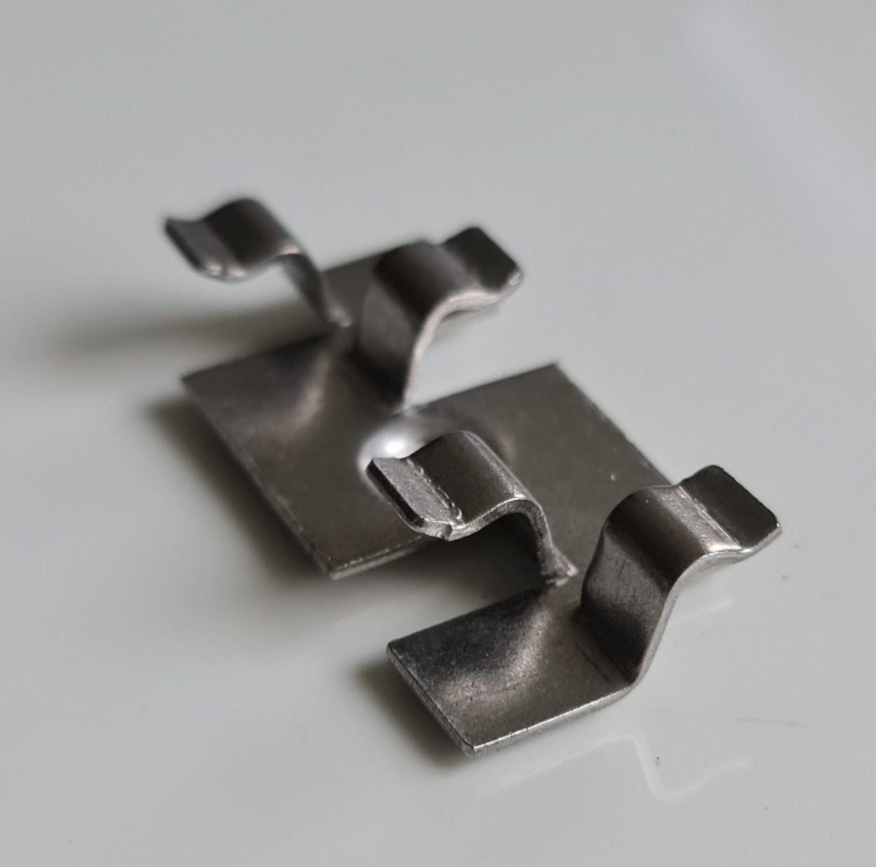 HomeBoard/ Primera24 köztes fém klipsz