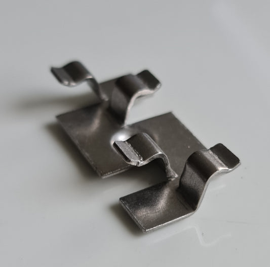 HomeBoard/ Primera24 köztes fém klipsz